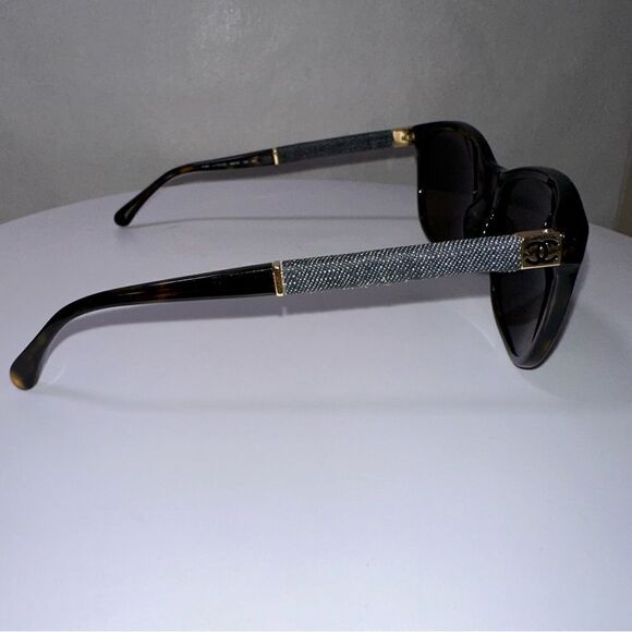 Chanel Women’s Denim & brown tortoise wayfarer sunglasses. Authentic - Picture 5 of 14